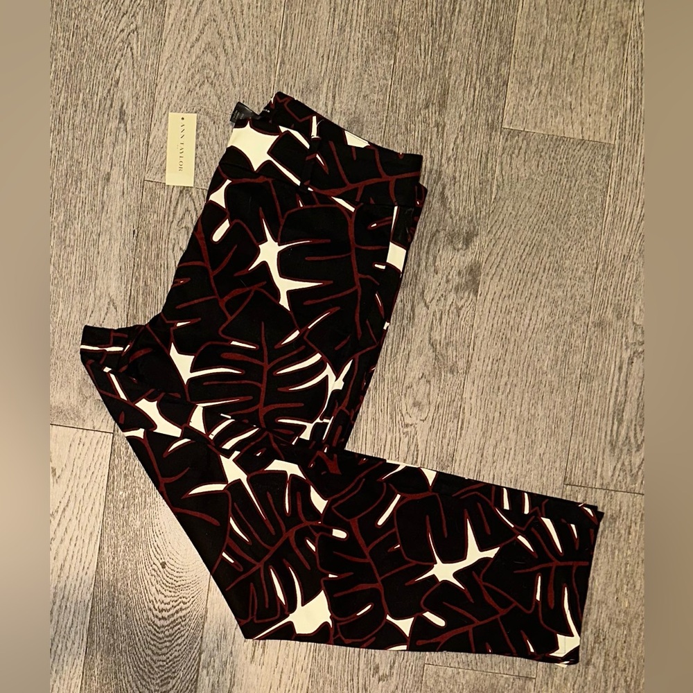Ann Taylor NWT Cropped Curvy Black Pattern Pants Size 8
